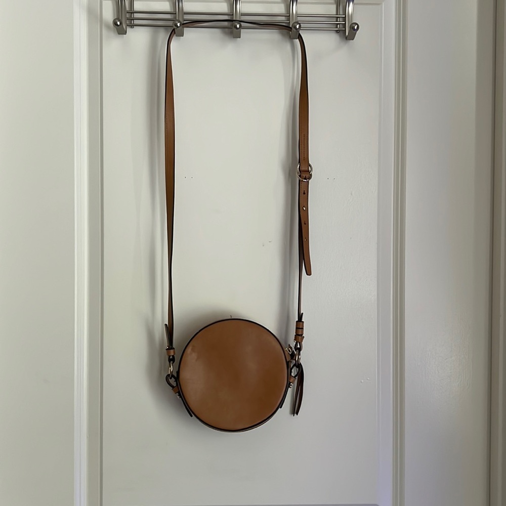 Gap crossbody